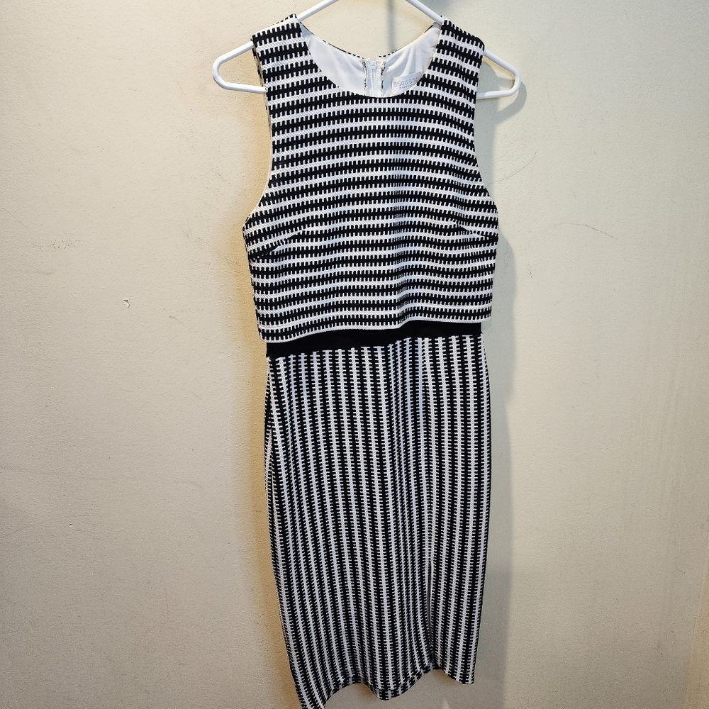 BISOU BISOU Black and White Striped Sleeveless Fitted  Knee-length Dress Sz 6